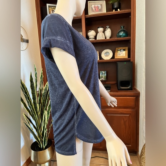 Free Press Navy Blue Tee Size Large - Picture 4 of 10